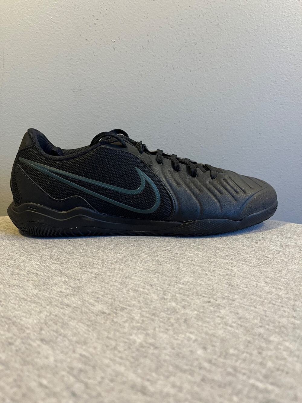 Nike Men's 10.5 Legend 10 Academy IC Black Indoor Court Soccer Shoes DV4341-002